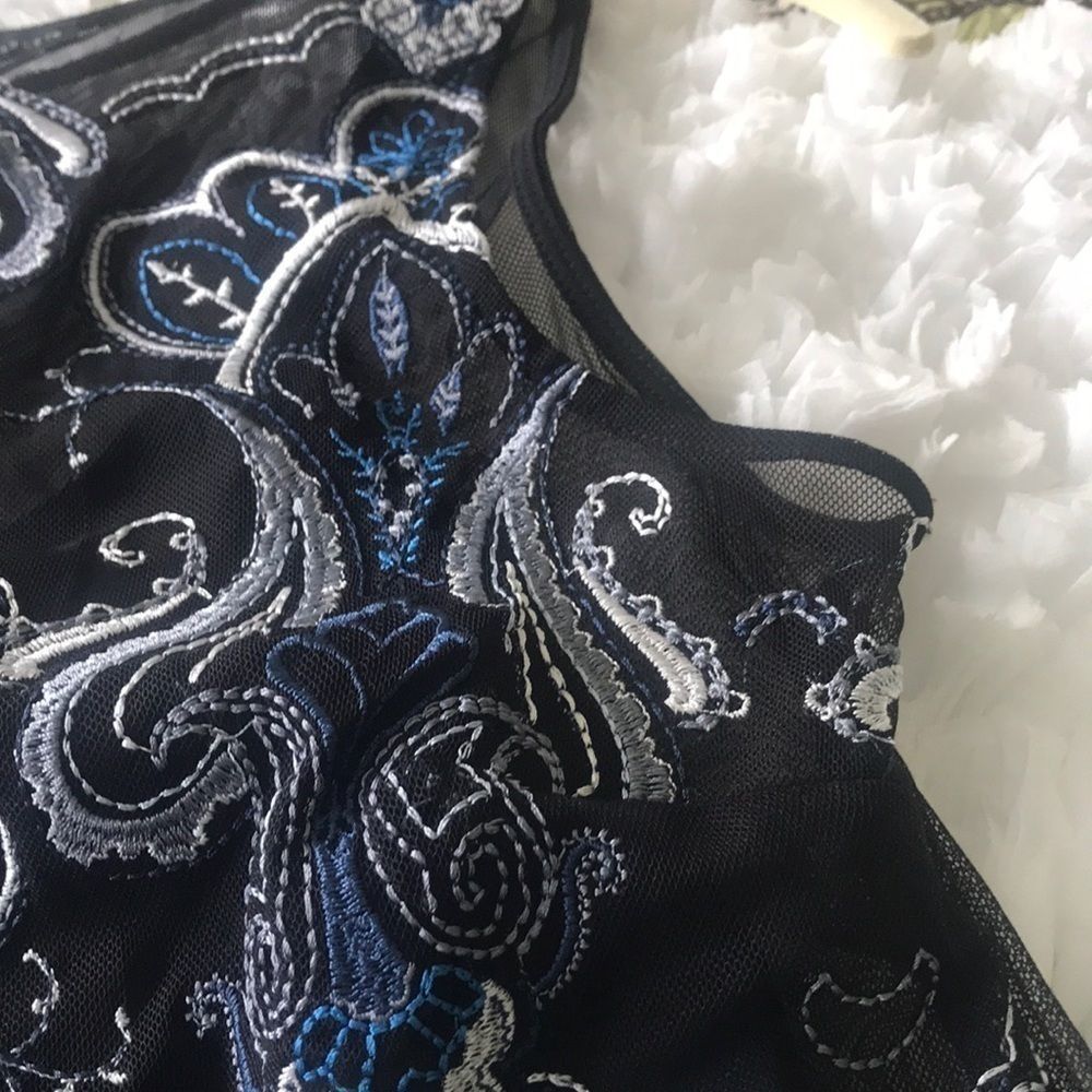 White House Black Market top with camisole. XS - Picture 7 of 8